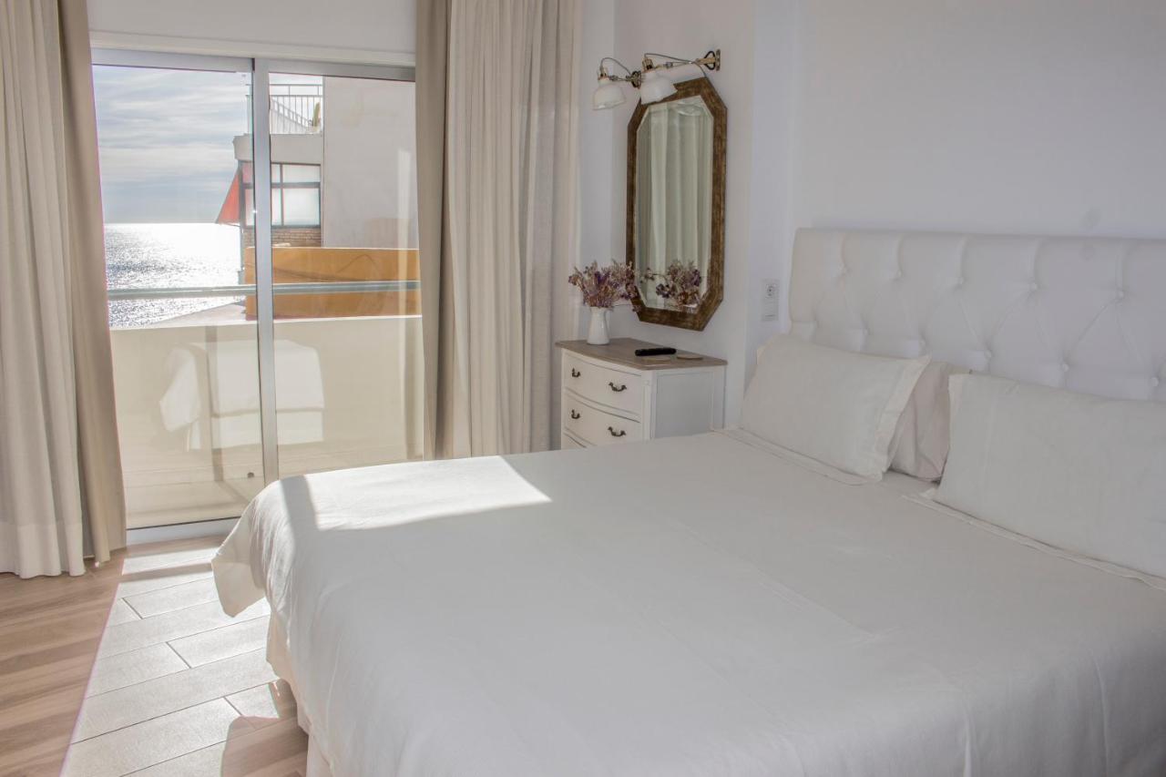 Beachfront Apartment In Fuengirola With Sea Views Buitenkant foto