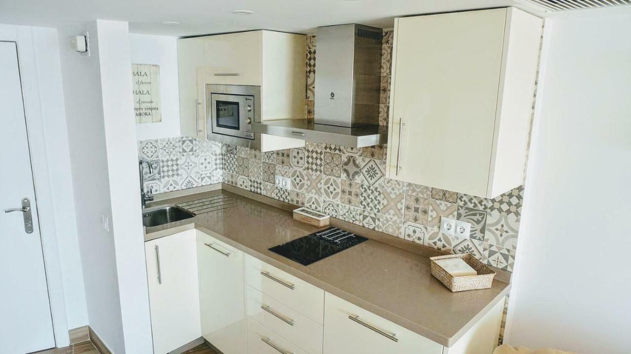 Beachfront Apartment In Fuengirola With Sea Views Buitenkant foto